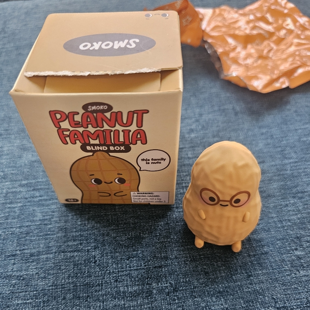 Smoko Peanut Familia With Glasses